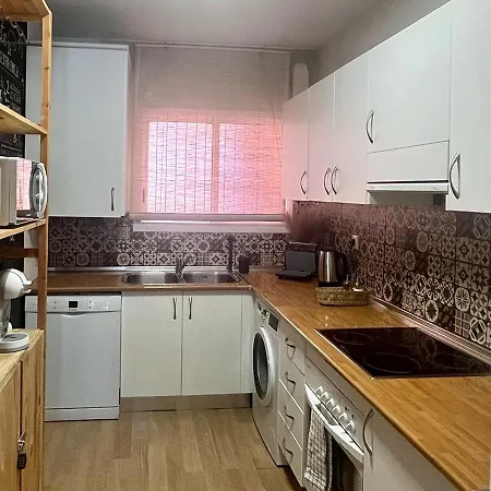 Penthouse Paradise - Jacuzzi & Sea Views! *