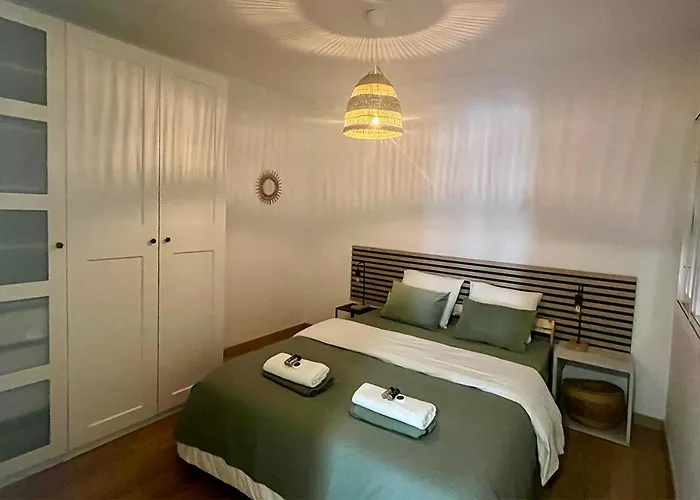 Penthouse Paradise - Jacuzzi & Sea Views! *