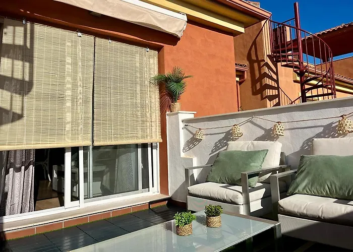 Penthouse Paradise - Jacuzzi & Sea Views!