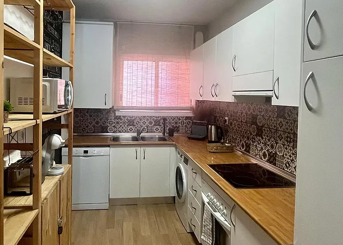 Penthouse Paradise - Jacuzzi & Sea Views! *