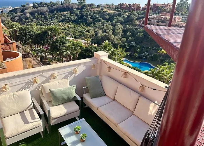 Penthouse Paradise - Jacuzzi & Sea Views!