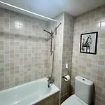 Penthouse Paradise - Jacuzzi & Sea Views! Apartament