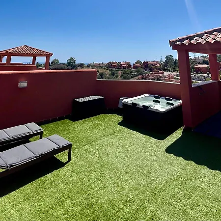 شقة Penthouse Paradise - Jacuzzi & Sea Views! *