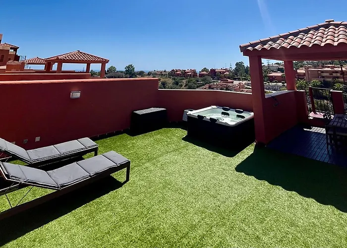 شقة Penthouse Paradise - Jacuzzi & Sea Views! *