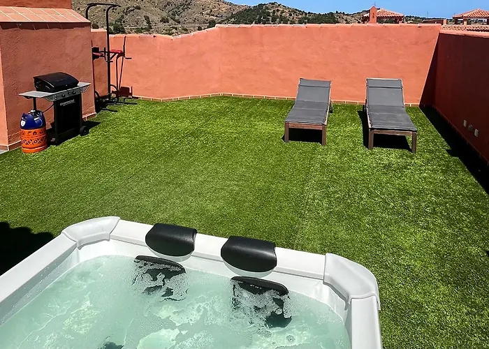 شقة Penthouse Paradise - Jacuzzi & Sea Views! *